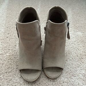Universal Thread Open Toed Booties